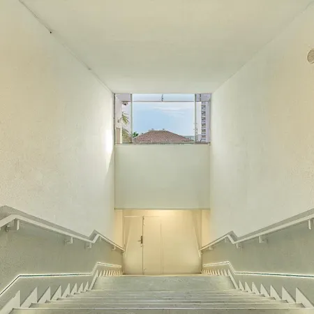Flores 1 * Πλάγια ντε λας Αμέρικας